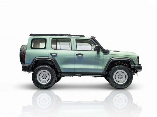 Xăng Great Wall Tank 300 Bốn bánh xe lái xe ngoài đường