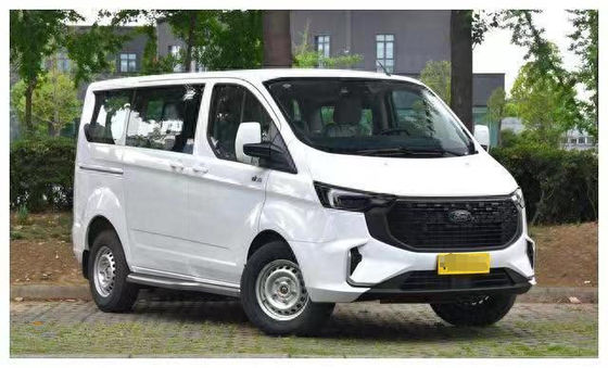 Giá tốt. Xe tải chở khách Ford Transit 9 chỗ màu trắng trực tuyến