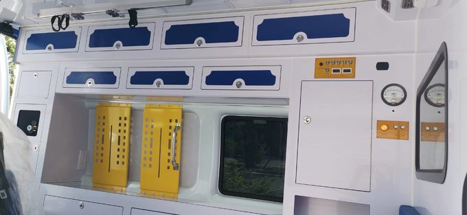 9 chỗ ngồi xe cứu thương Ford Transit Custom 8