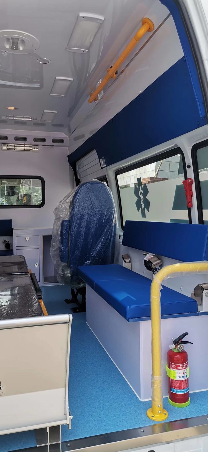 9 chỗ ngồi xe cứu thương Ford Transit Custom 7