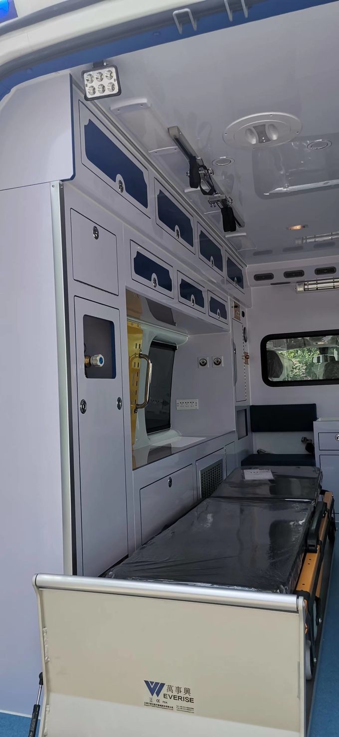 9 chỗ ngồi xe cứu thương Ford Transit Custom 6