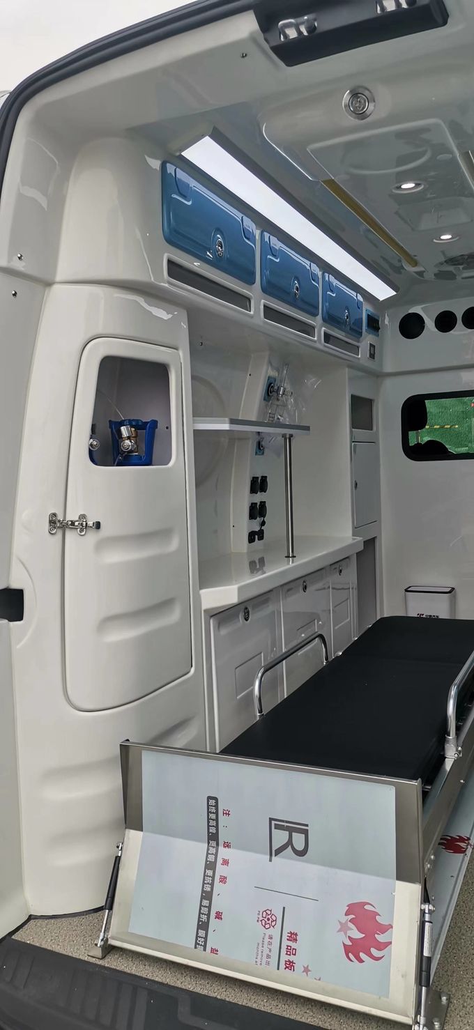 Ford Transit xe cứu thương y tế xăng 8 chỗ ngồi Ford Transit Box xe cứu thương 6