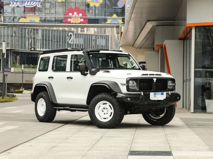 Xăng Great Wall Tank 300 Bốn bánh xe lái xe ngoài đường 2