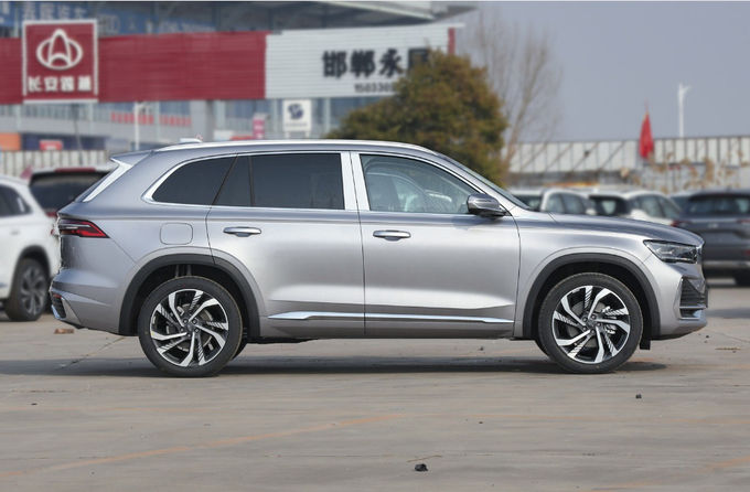 2024 Xingyue L xăng 5 chỗ xe ngoài đường với hai lái / bốn lái 2