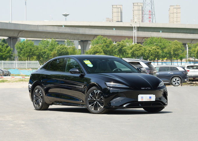 BYD Plug In Hybrid 5 chỗ ngồi xe sedan ô tô Đen trắng 0