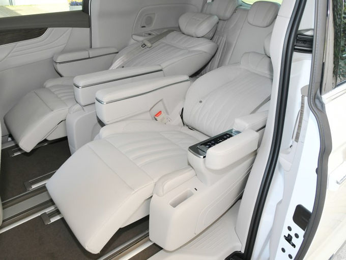 Roewe Minivan lớn MPV Vans xăng 7 chỗ ngồi 4x2 hộp số tự động 9
