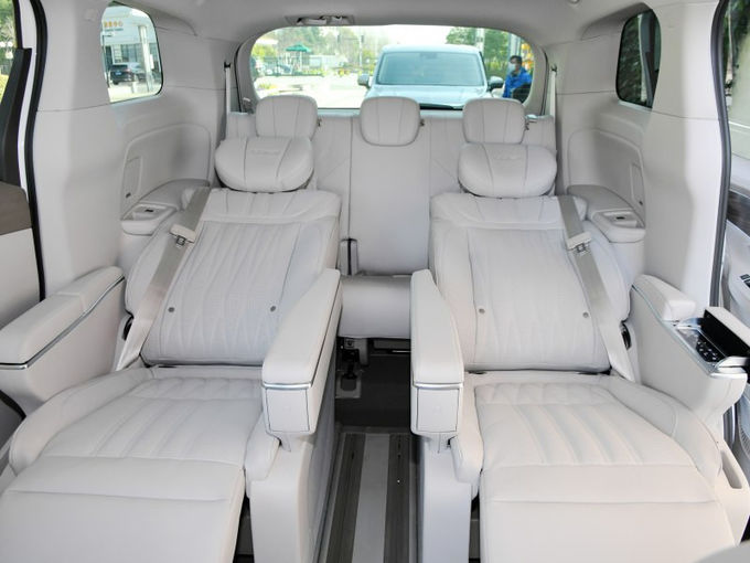Roewe Minivan lớn MPV Vans xăng 7 chỗ ngồi 4x2 hộp số tự động 8