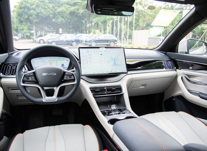 BYD Plug In Hybrid Urban Vehicle Ô tô 5 chỗ ngồi 4×2 Chuỗi truyền tự động 5