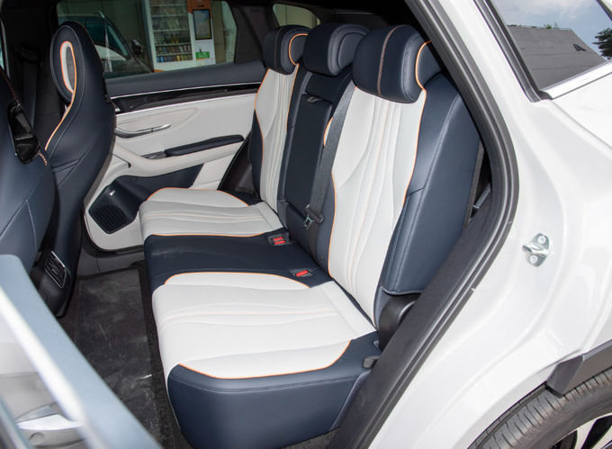 BYD Plug In Hybrid Urban Vehicle Ô tô 5 chỗ ngồi 4×2 Chuỗi truyền tự động 8