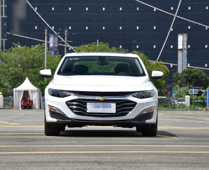 Xăng Chevrolet Malibu sedan xe 5 chỗ ngồi hai bánh xe lái 4 × 2 1