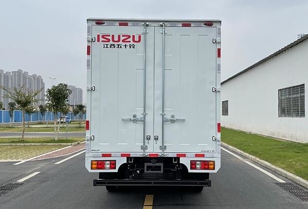 Xe tải cách nhiệt Isuzu màu trắng 126HP 152HP xe tải vận chuyển hộp Isuzu 1