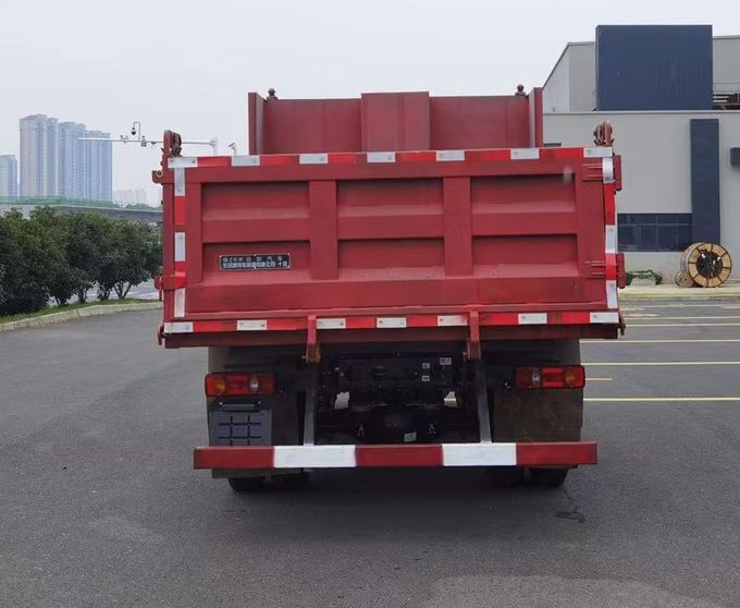 Dongfeng Diesel Dump Truck Hai bánh xe lái xe phía sau 4 × 2 hộp số thủ công 8 mét vuông 1