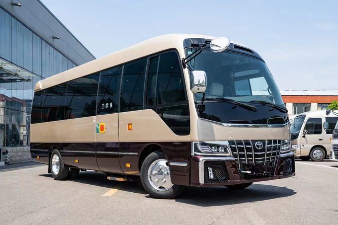 Toyota Coaster 12 chỗ xe buýt du lịch xăng lái sau 4 × 2 hộp số thủ công 0
