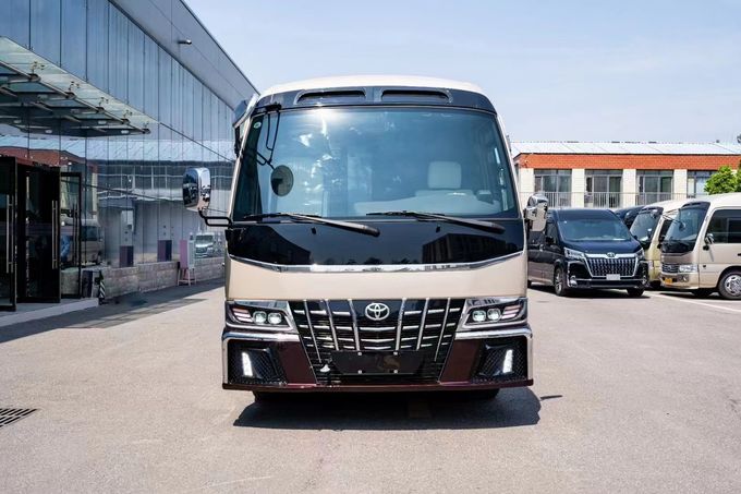 Toyota Coaster 12 chỗ xe buýt du lịch xăng lái sau 4 × 2 hộp số thủ công 3