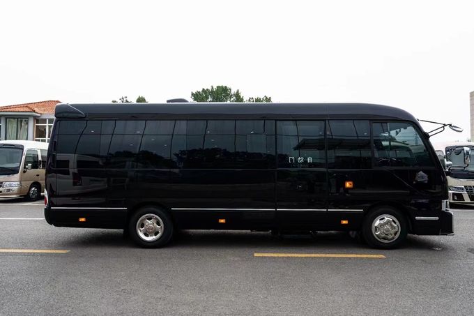 Toyota Coaster 7 chỗ xe buýt du lịch xăng lái sau 4 × 2 hộp số thủ công 3
