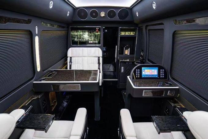 Toyota Coaster 7 chỗ xe buýt du lịch xăng lái sau 4 × 2 hộp số thủ công 4