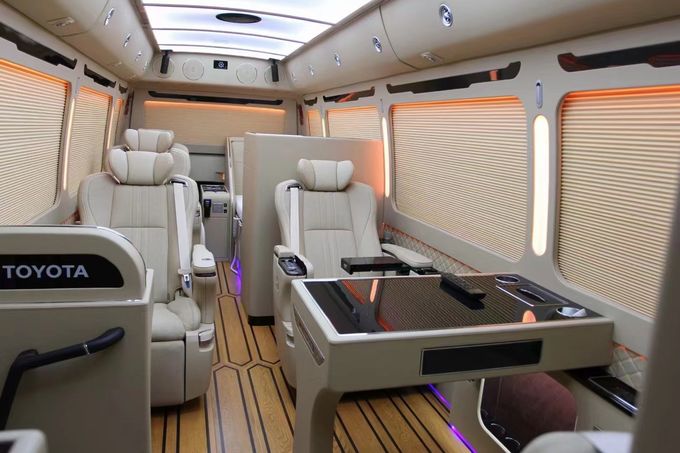 Toyota Coaster 8 chỗ xe buýt du lịch xe buýt tiếp tân xe buýt xăng lái sau 4 × 2 hướng dẫn 8