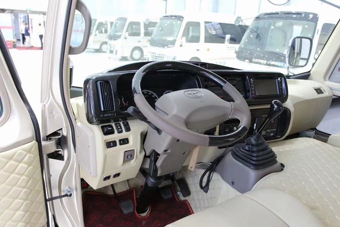 Toyota Coaster 8 chỗ xe buýt du lịch xe buýt tiếp tân xe buýt xăng lái sau 4 × 2 hướng dẫn 3